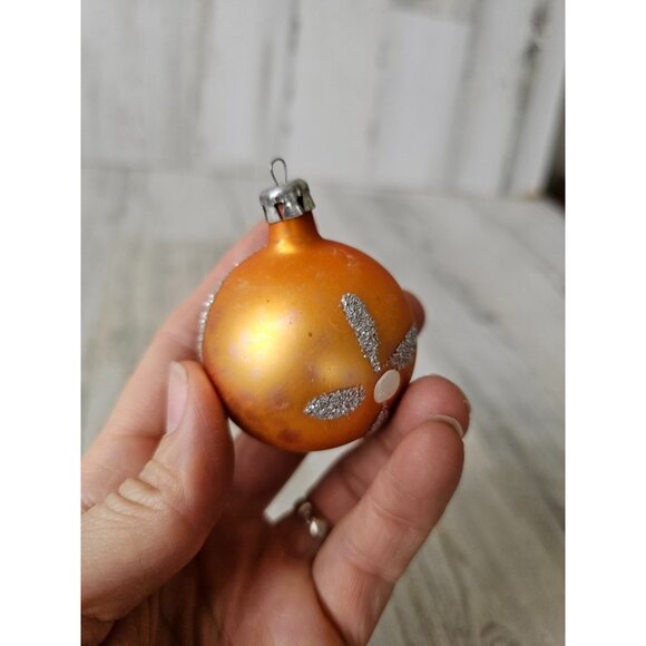 Vintage yellow glitter indent ball mercury glass ornament reflector Xmas tree - Picture 5 of 8